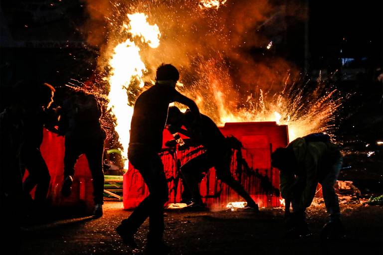 Colombianos protestam contra violência policial