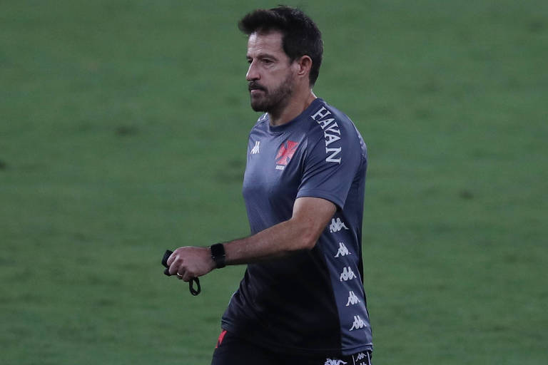 O ex-jogador Ramon, atual técnico do Vasco da Gama