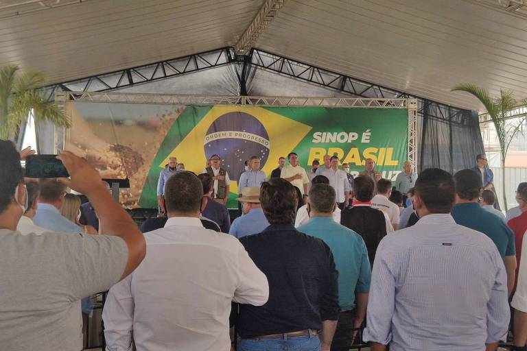 O presidente Jair Bolsonaro discursa em evento em Sinop, no norte de Mato Grosso