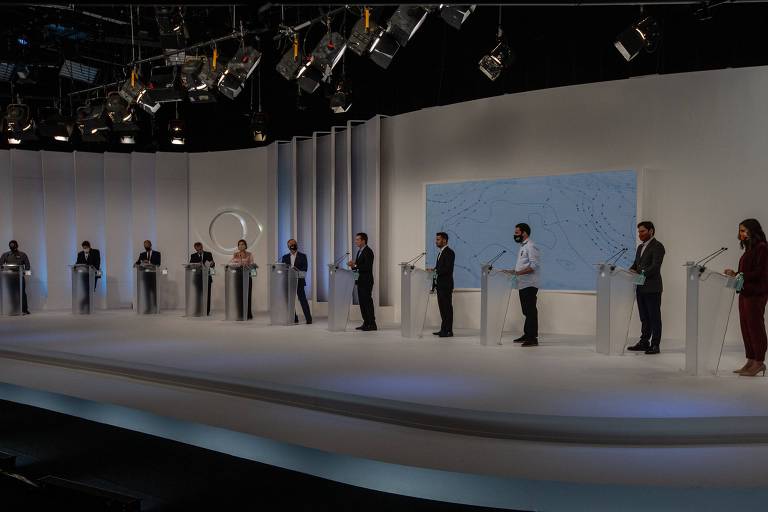 Candidatos durante debate na Band, nesta quinta-feira (1º) 