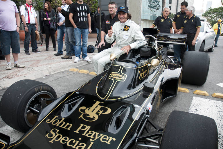 Fittipaldi celebra 50 anos do primeiro título do Brasil na F1 longe do país e ligado à política