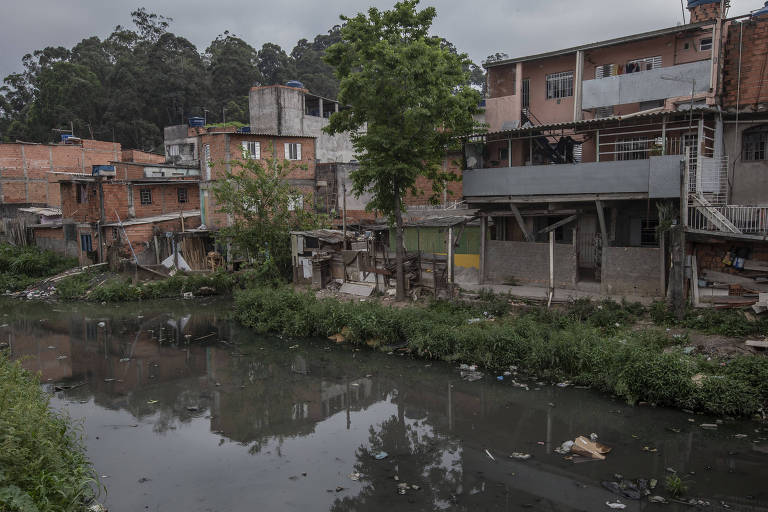 Enchentes e lixo afetam moradores de Osasco