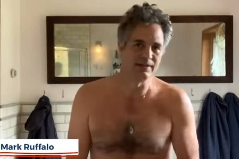 Mark Ruffalo, Chris Rock e Naomi Campbell tiram a roupa em campanha a favor do voto nos EUA