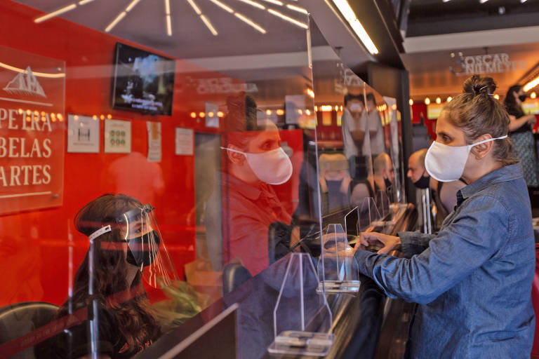 Cinemas voltam a funcionar em SP após Covid-19