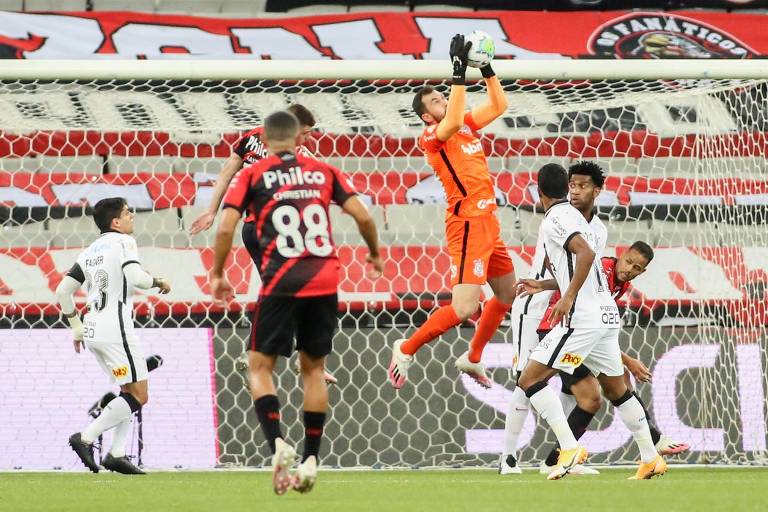 O goleiro Walter defendendo a meta do Corinthians