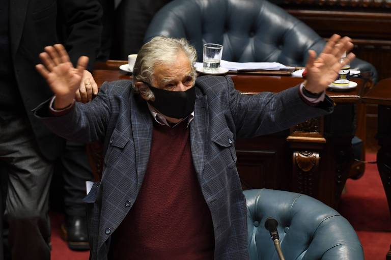 José Mujica, ex-presidente do Uruguai, renuncia ao Senado aos 85 anos