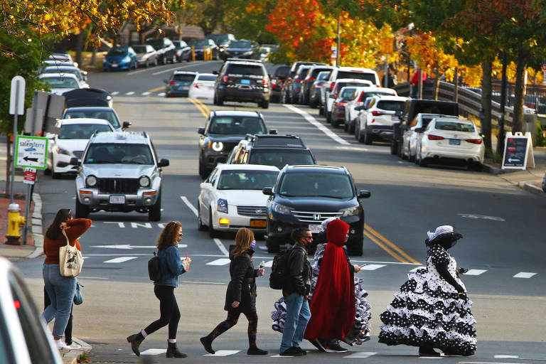 'Cidade das Bruxas' pede que turistas a evitem no Halloween