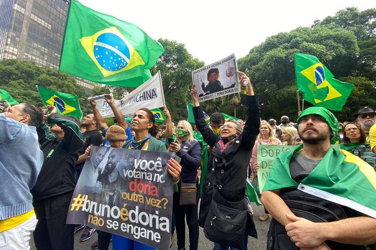 Grupo 'anti-Doria' faz protesto contra a obrigatoriedade da vacina em SP