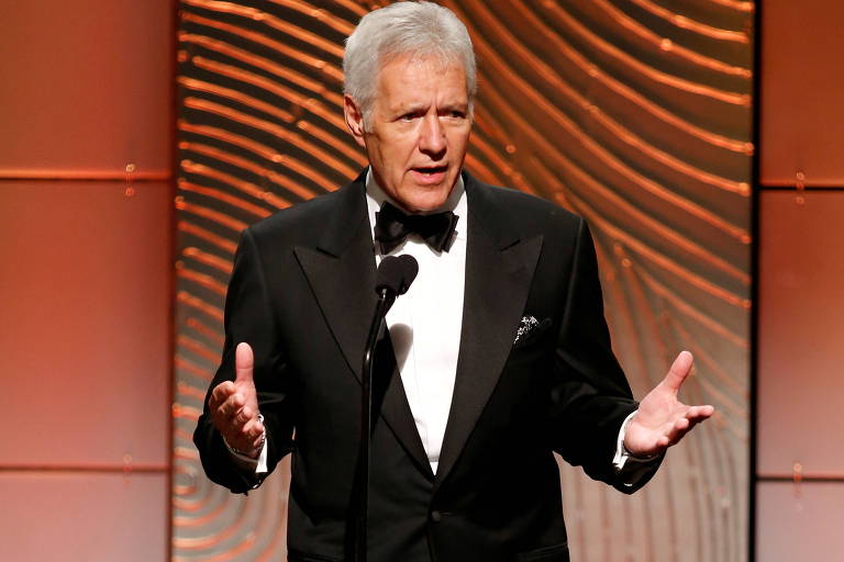 Alex Trebek, apresentador do jogo de perguntas 'Jeopardy!', morre aos 80 anos