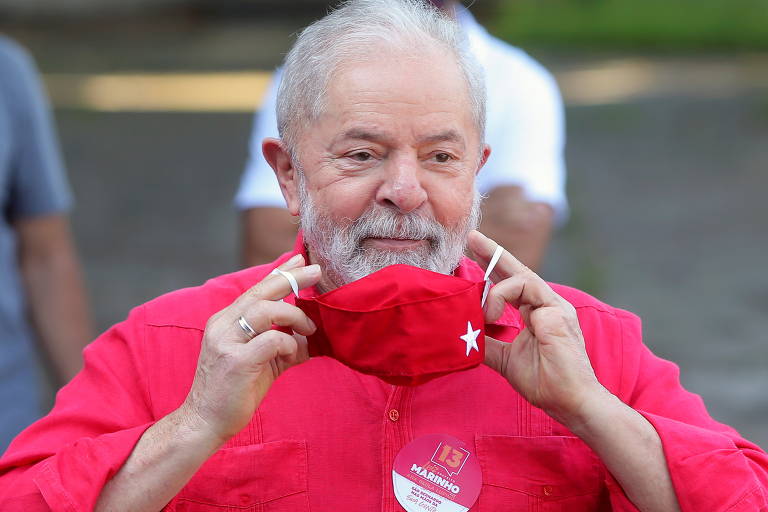 O ex-presidente Lula após sair da prisão