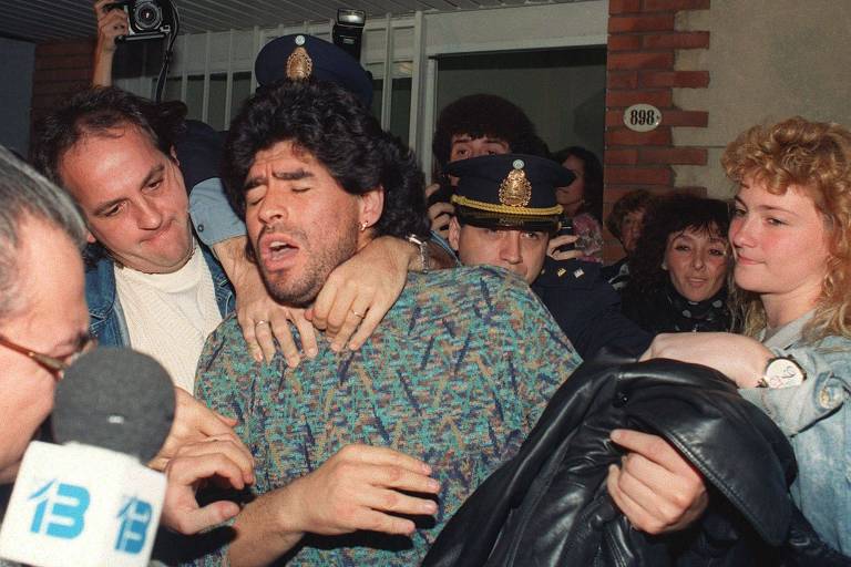 Morte de Maradona expõe problemas de fetichizar e julgar vício em drogas