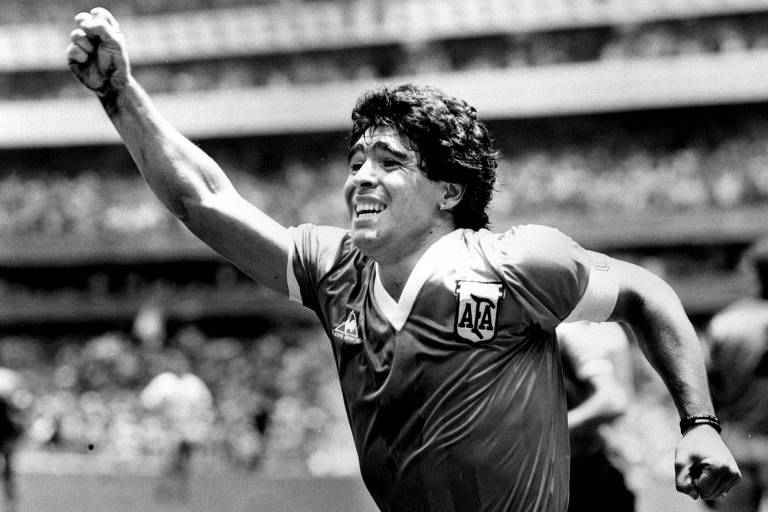 Jogo contra Inglaterra fez de Maradona deus no futebol e herói de guerra