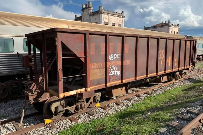 Vagão descoberto nas Olimpíadas é restaurado e passa a ser usado em obra de ferrovia em SP