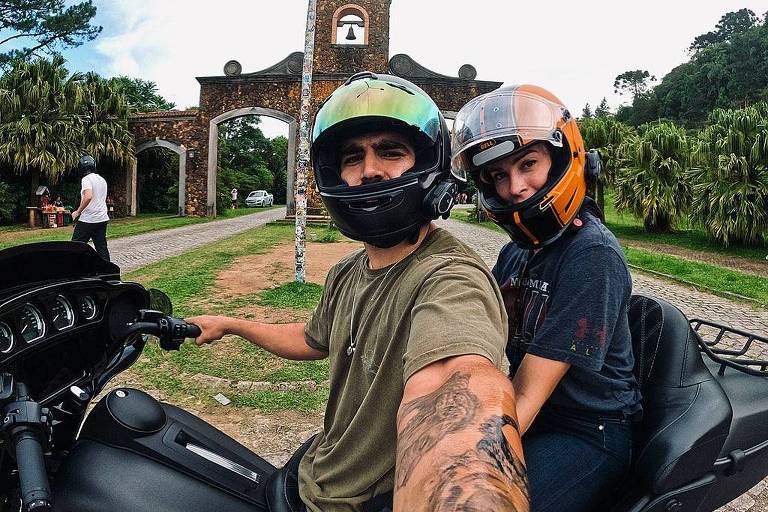 Caio Castro e Grazi Massafera honram romance com viagem de aventura