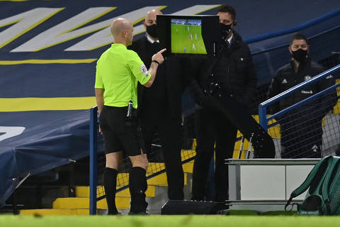 Soccer Football - Premier League - Leeds United v Arsenal - Elland Road, Leeds, Britain - November 22, 2020 Referee Anthony Taylor refers to VAR before sending off Arsenal's Nicolas Pepe Pool via REUTERS/Paul Ellis EDITORIAL USE ONLY. No use with unauthorized audio, video, data, fixture lists, club/league logos or 'live' services. Online in-match use limited to 75 images, no video emulation. No use in betting, games or single club /league/player publications.  Please contact your account representative for further details.
