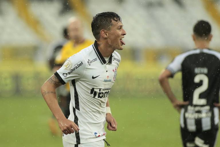 Mateus Vital comemora seu gol na vitória do Corinthians sobre o Botafogo
