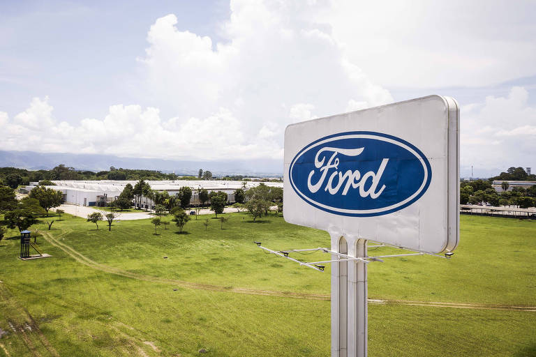 Trabalhadores da Ford de Taubaté protestam contra fechamento da montadora