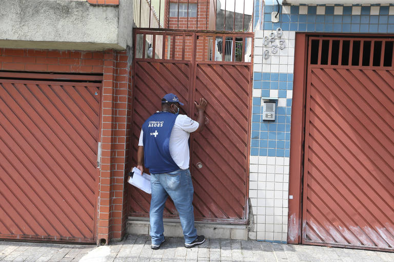 Medo da Covid-19 aumenta recusa de visitas de agentes para combate à dengue em SP