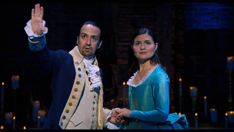 Lin-Manuel Miranda e Phillipa Soo em cena do musical "Hamilton", de Lin-Manuel Miranda