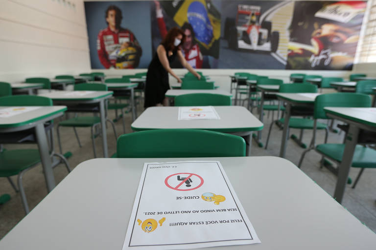 Escolas estaduais de SP recebem alunos para merenda e acolhimento