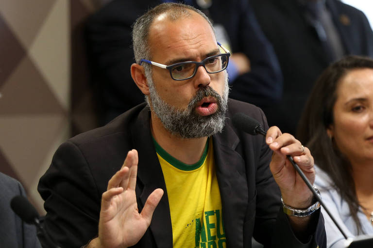 Allan dos Santos, influenciador bolsonarista do site Terça Livre, presta depoimento à CPMI das Fake News 