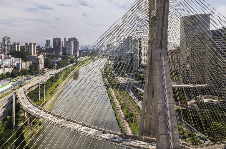 Região da ponte estaiada, cartão postal de SP, vira zona de risco com série de roubos e mortes