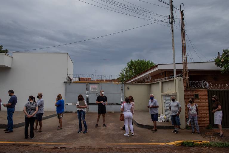 Vacinação em massa em Serrana (SP) 