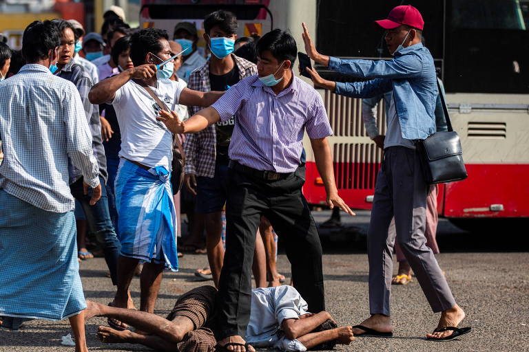 Apoiadores dos militares atacam manifestantes pró-democracia em novo dia de protestos em Mianmar