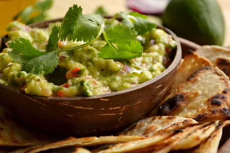 Aprenda o guacamole perfeito que fica pronto em 15 minutos