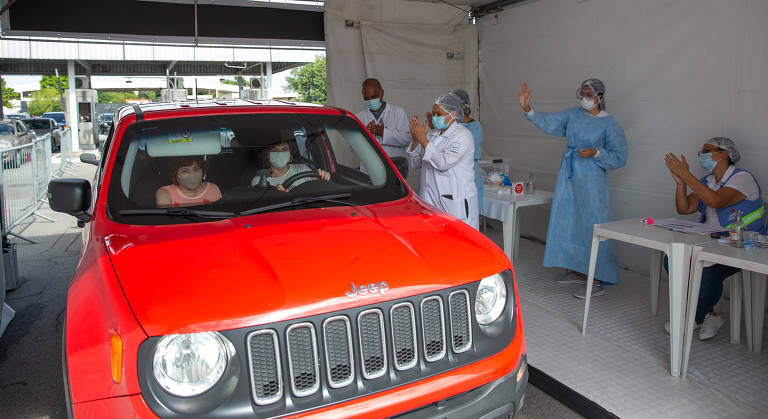 Vacinação de idosos de 80 a 84 anos em SP