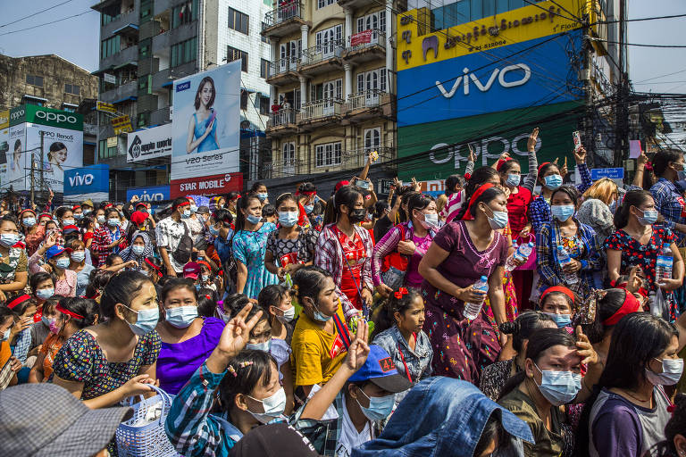 Mulheres estão na linha de frente dos protestos contra o golpe de Estado em Mianmar