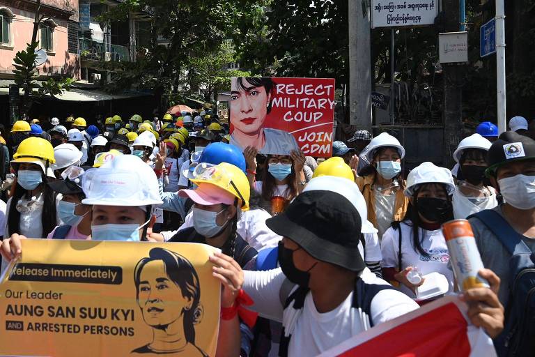 Mesmo com repressão violenta, milhares voltam a protestar em Mianmar