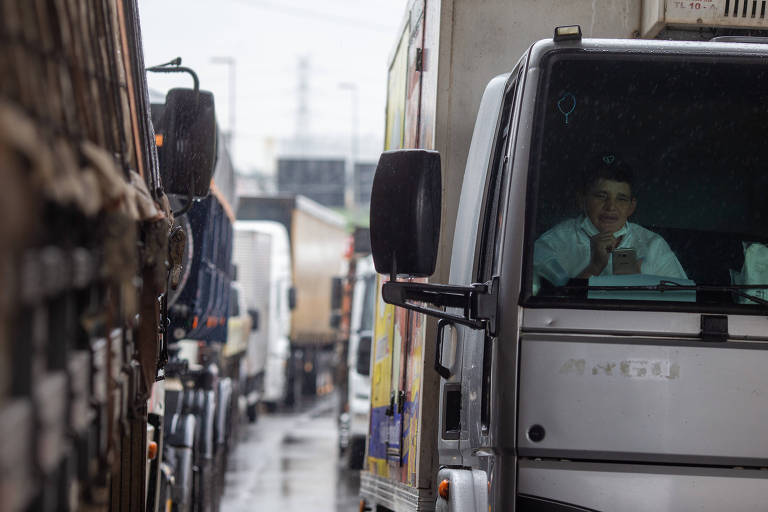 Após isenção de impostos federais, 18 estados e DF aumentam ICMS sobre o diesel