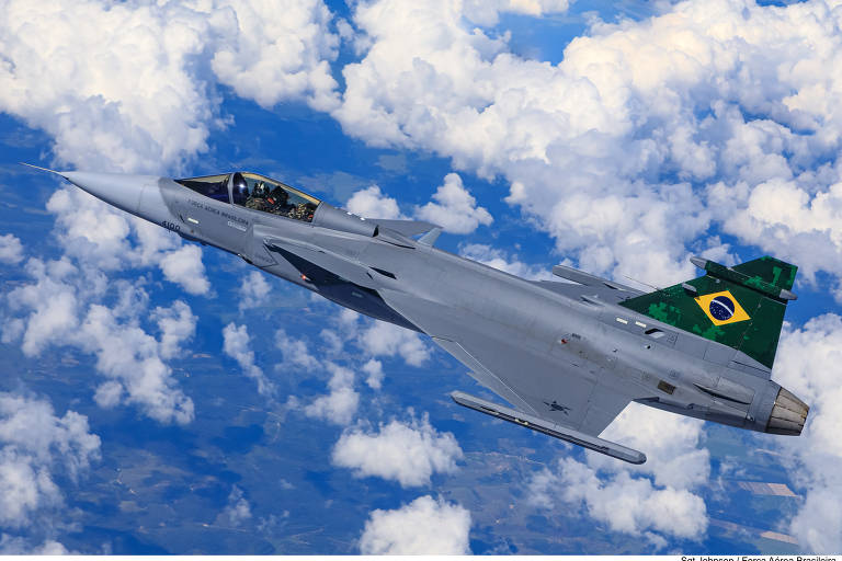 O caça Gripen em testes no Brasil