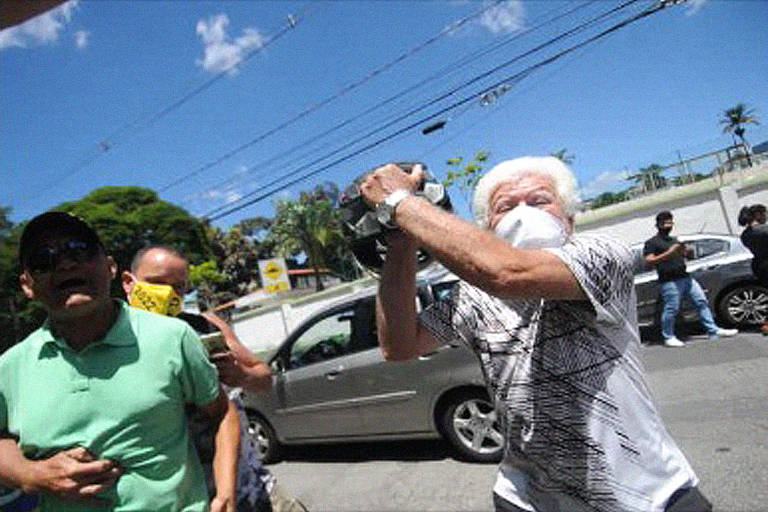 'Eu me identificava como jornalista e ninguém ouvia', diz fotógrafo agredido em ato bolsonarista em BH