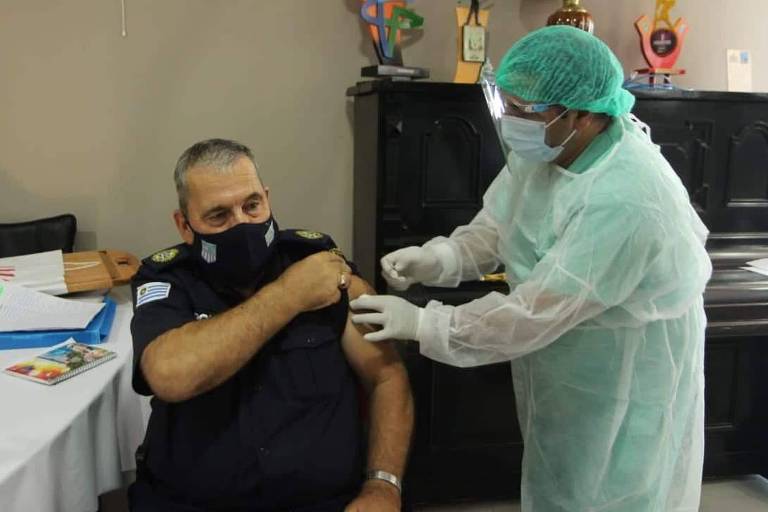 Uruguai inicia vacinação de brasileiros com dupla nacionalidade na fronteira com RS