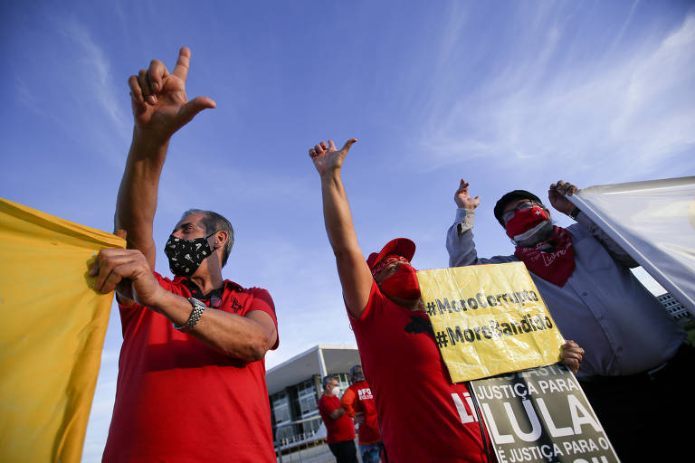 Petistas comemoram suspeição de Moro