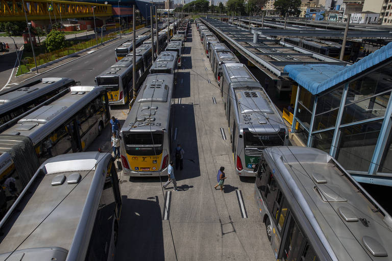 Ônibus circulam normalmente nesta quarta (3) após suspensão de greve