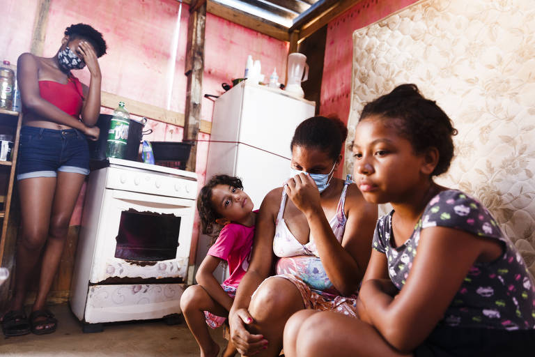Famílias lutam contra a fome em meio à crise durante a pandemia