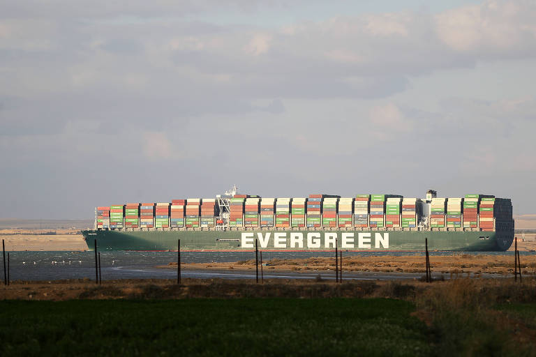 Mesmo após desencalhe, Brasil pode sofrer com 'efeito dominó' de paralisação no Canal de Suez