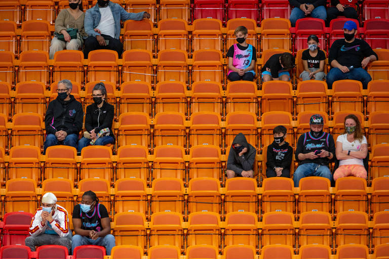 Esporte mundial vislumbra nova realidade com vacinação de atletas e torcida