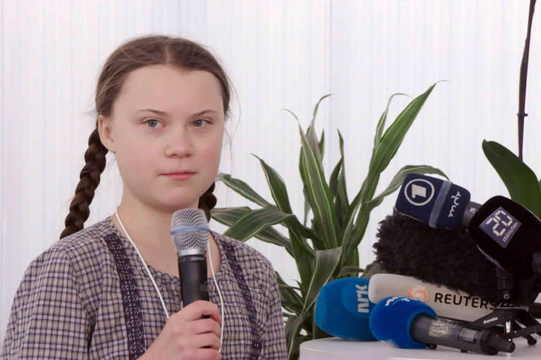 Estátua de Greta Thunberg em universidade gera revolta de estudantes no Reino Unido