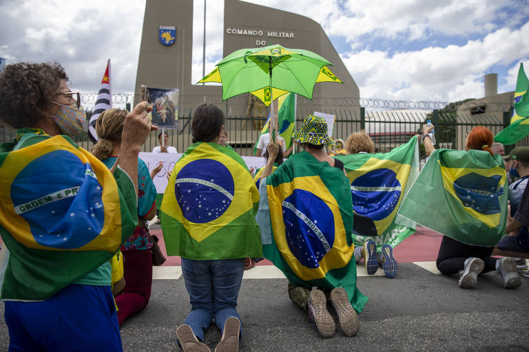 Em São Paulo, Marcha da Família Cristã reúne apoiadores de Bolsonaro e defende intervenção militar