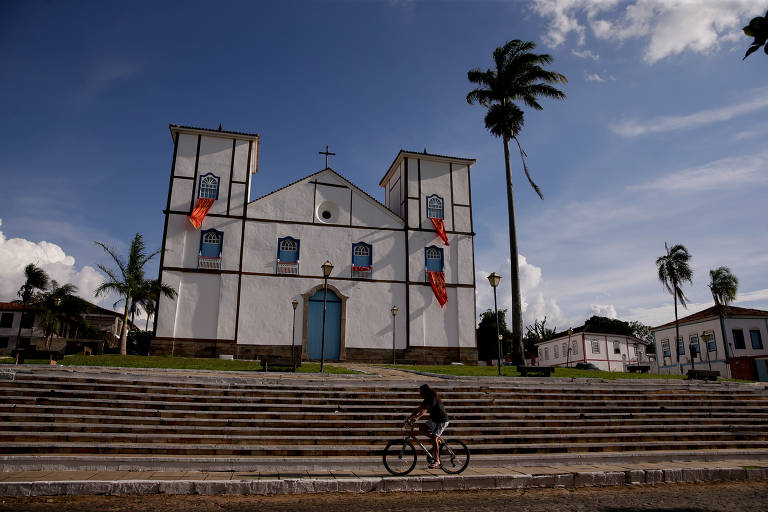 Pandemia cancela celebrações históricas e muda ritos da Igreja na Páscoa