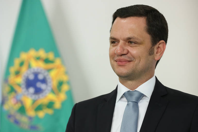 Moraes libera visita de 38 senadores a Torres, mas barra Flávio Bolsonaro e Marcos do Val