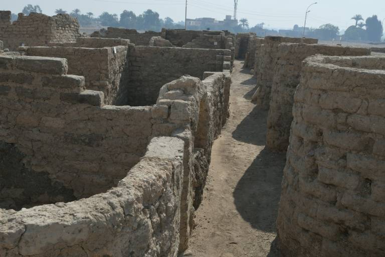 Cidade antiga do Egito é descoberta perto de Luxor