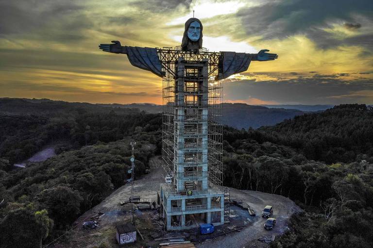 Prefeito do Rio ironiza estátua de Cristo em cidade gaúcha e é convidado para inauguração