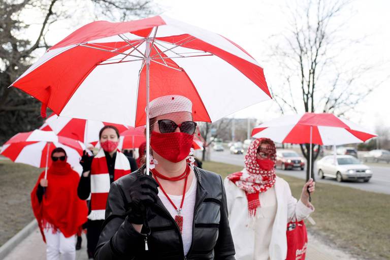 Rival mantém popularidade mesmo preso, e ditador da Belarus fecha cerco a partidos