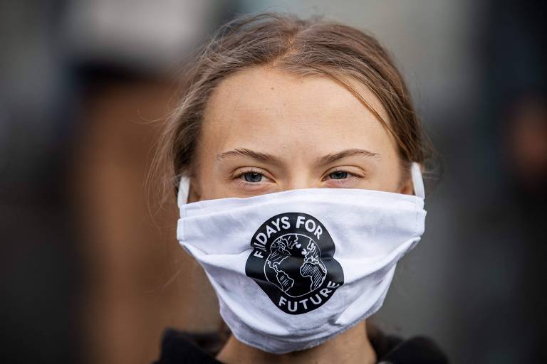 A ativista ambiental Greta Thunberg, 18, em protesto em frente ao Parlamento da Suécia, em Estocolmo