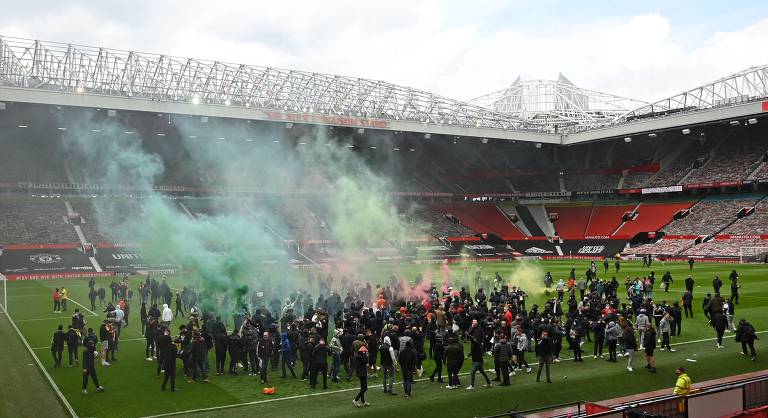 Torcedores do Manchester United protestam contra donos do clube